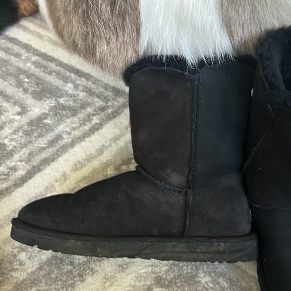 UGG Australia Black Bailey Button II Short Boots size 9 - Picture 4 of 9